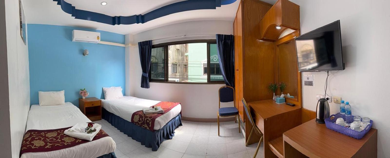 Heaven House Restro & Bar Hotel Patong Exterior photo
